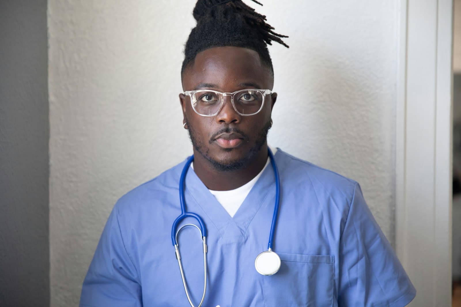 Dr. Kesnold Baptiste, the chiropractor at Linden Pain Relief Health Center